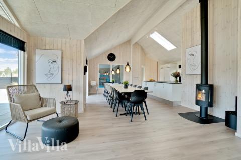 Det store lyse opholdrum i luksushus nr. 475 til 18.