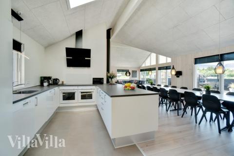 Køkkenet i luksushus nr. 475 er godt indrettet.