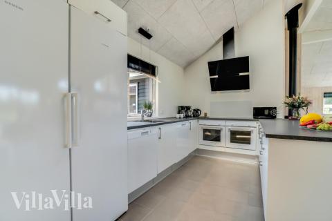 Køkkenet i luksushus nr. 475 er udstyrret, så I let kan lave mad til 18 personer.