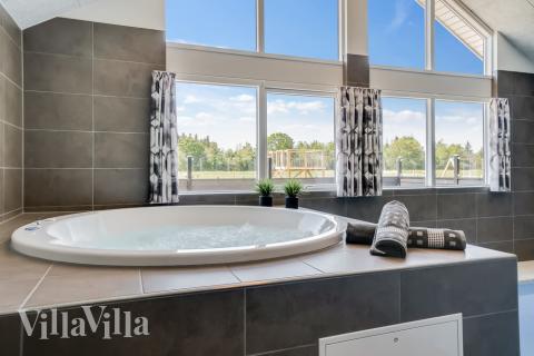 Nyd varmen i spaen i luksushus nr. 475 i Vestjylland