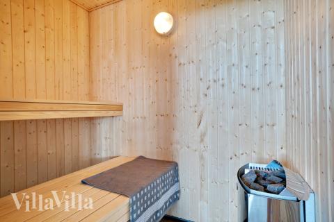 Nyd varmen i saunaen i luksushus nr. 475 til 18 personer