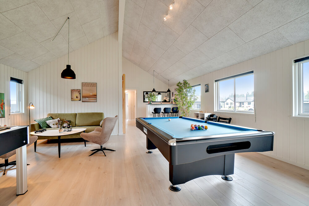 Ud over de mange timer, man kan bruge i husets pool-afdeling, så byder luksushus 484 også på billard/bordtennis og dart