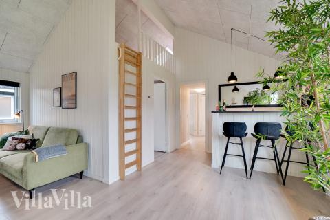 Luksushus 484 til 18 personer byder på et stort aktivitetsrum med bl.a. billard og dart