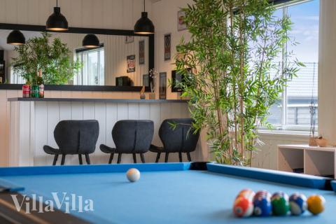 Aktivitetsrum i luksushus nr. 484 med 7 soveværelser og plads til 18 personer.