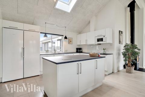 Køkkenet i luksushus nr. 484 er udstyrret, så I let kan lave mad til 18 personer.