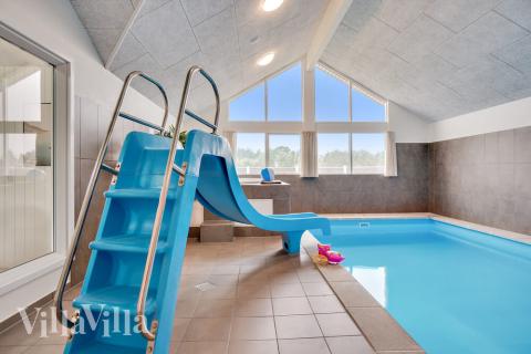 Den lækre pool i luksushuse nr. 484 til 18 personer