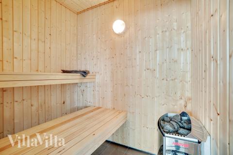 Nyd varmen i saunaen i luksushus nr. 484 til 18 personer