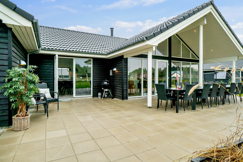 Luksushus nr. 484 har en dejlig terrasse med gode havemøbler til 18 personer.