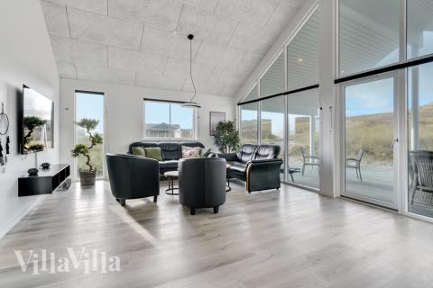 Der er mulighed for hygge i sommerhusets sofaarrangement, når I besøger luksushus nr. 486