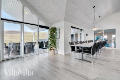 Det store lyse opholdrum i luksushus nr. 486 til 20.