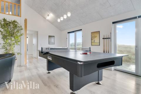 Dyst i sommerhusets aktivitetsrum, når I besøger luksushus nr. 486 i Vestjylland.