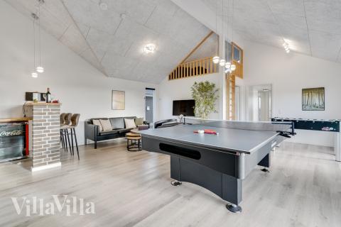 Ud over de mange timer, man kan bruge i husets pool-afdeling, så byder luksushus 486 også på billard/bordtennis og dart