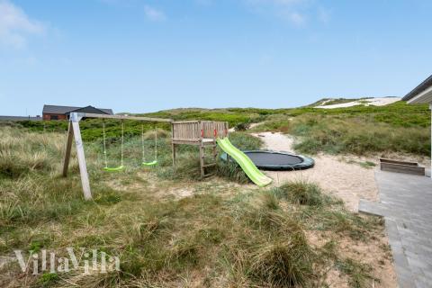 Ud over de mange timer, man kan bruge i husets pool-afdeling, så byder luksushus 486 også på mange udendørs aktiviteter