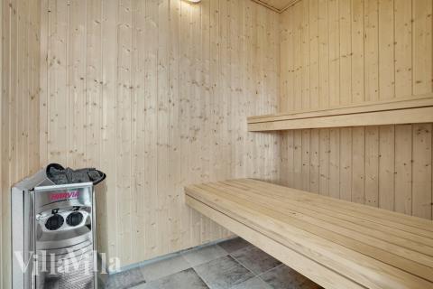 Nyd varmen i saunaen i luksushus nr. 490 til 18 personer