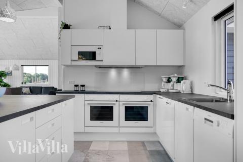 Køkkenet i luksushus nr. 490 er godt indrettet.