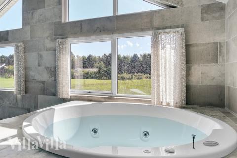 Nyd varmen i spaen i luksushus nr. 490 i Lolland/Falster/Møn