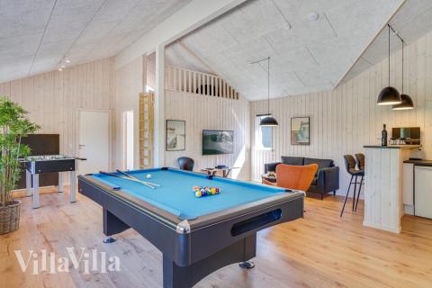 Aktivitetsrum i luksushus nr. 494 med 7 soveværelser og plads til 18 personer.