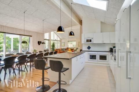 Køkkenet i luksushus nr. 494 er udstyrret, så I let kan lave mad til 18 personer.