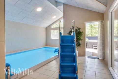 Den lækre pool i luksushuse nr. 494 til 18 personer