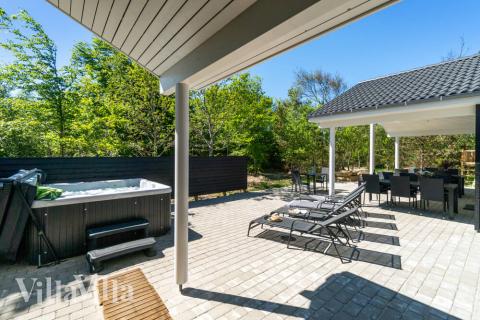 Stor terrasse ved luksushus nr. 494 i Nordjylland.