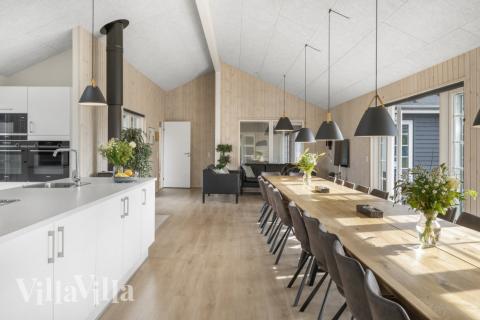 Det store lyse opholdrum i luksushus nr. 500 til 26.