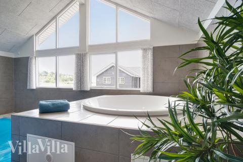 Nyd varmen i spaen i luksushus nr. 492 i Østjylland