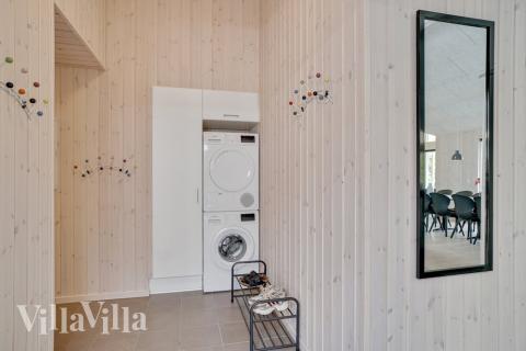 Den rummelige entre i luksushus nr. 492 i Østjylland