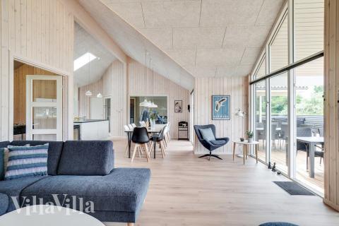 Det store lyse opholdrum i luksushus nr. 501 til 14.