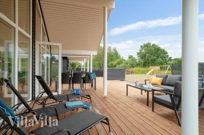 Luksushus nr. 501 har en dejlig terrasse med gode havemøbler til 14 personer.