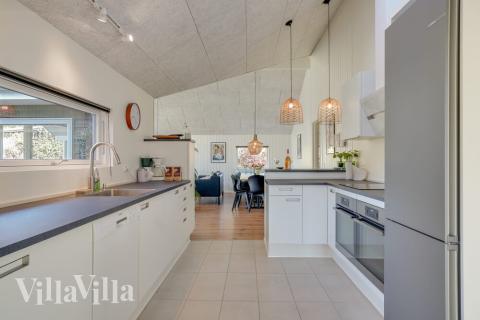 Køkkenet i luksushus nr. 504 er udstyrret, så I let kan lave mad til 14 personer.