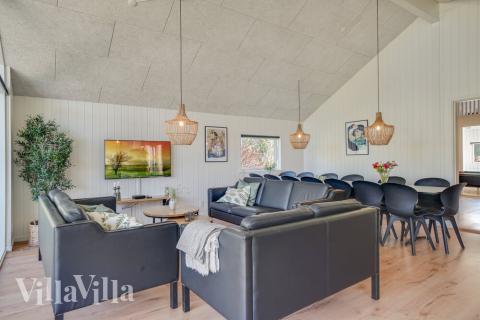 Det store lyse opholdrum i luksushus nr. 504 til 14.