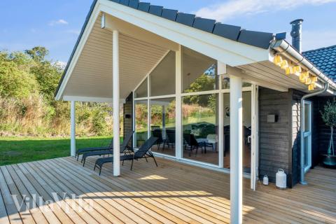 På terrassen i sommerhus nr. 504 er der plads til 14 personer.