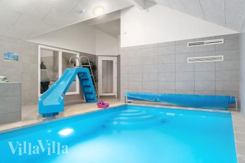 Den lækre pool i luksushuse nr. 726 til 18 personer