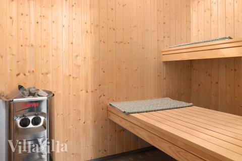 Nyd varmen i saunaen i luksushus nr. 726 til 18 personer