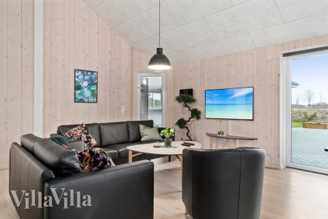 Sofaen i luksushus 730 i Tyskland indbyder til brætspil eller at se en film sammen.