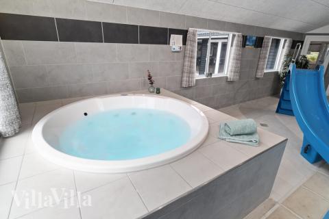 Nyd varmen i spaen i luksushus nr. 730 i Tyskland