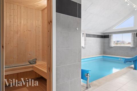 Nyd varmen i saunaen i luksushus nr. 730 til 24 personer