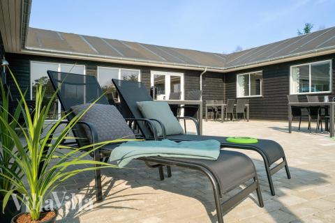 Luksushus nr. 727 har en dejlig terrasse med gode havemøbler til 24 personer.