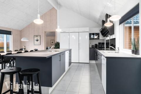 Køkkenet i luksushus nr. 727 er udstyrret, så I let kan lave mad til 24 personer.