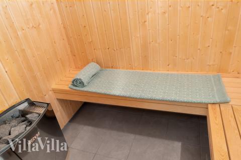 Nyd varmen i saunaen i luksushus nr. 727 til 24 personer