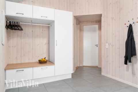 Den rummelige entre i luksushus nr. 727 i Tyskland