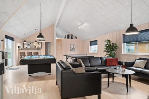 Dyst i sommerhusets aktivitetsrum, når I besøger luksushus nr. 728 i Tyskland.