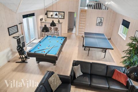 Aktivitetsrum i luksushus nr. 728 med 9 soveværelser og plads til 24 personer.