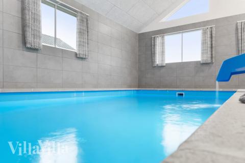 Den lækre pool i luksushuse nr. 728 til 24 personer