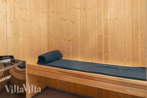 Nyd varmen i saunaen i luksushus nr. 728 til 24 personer