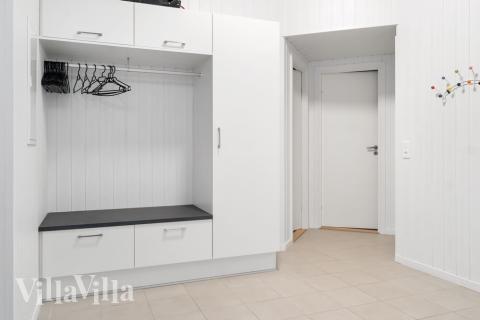 Den rummelige entre i luksushus nr. 728 i Tyskland