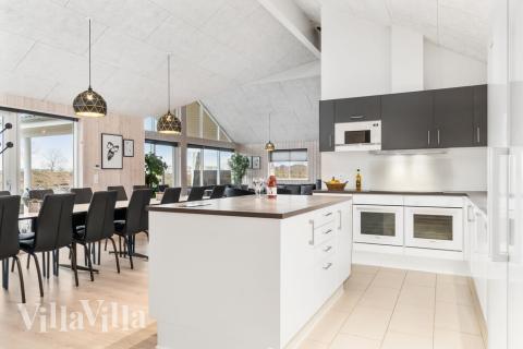 Køkkenet i luksushus nr. 733 er godt indrettet.