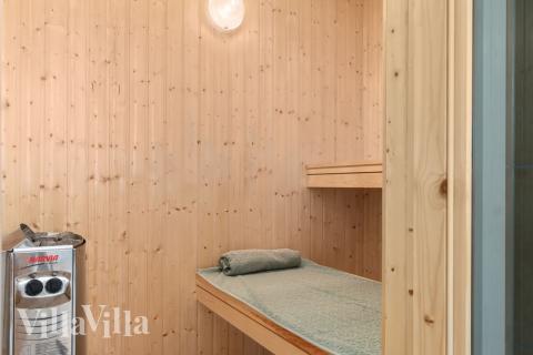 Nyd varmen i saunaen i luksushus nr. 733 til 18 personer