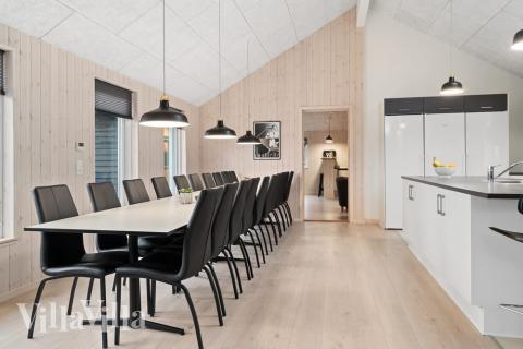 Det store lyse opholdrum i luksushus nr. 732 til 20.