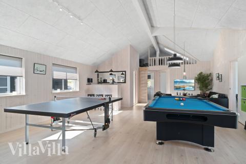 Ud over de mange timer, man kan bruge i husets pool-afdeling, så byder luksushus 731 også på billard/bordtennis og dart